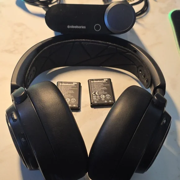 SteelSeries ARCTIS NOVA PRO Wireless Headset with Base Station PC/XBOX Version - Picture 3 of 4